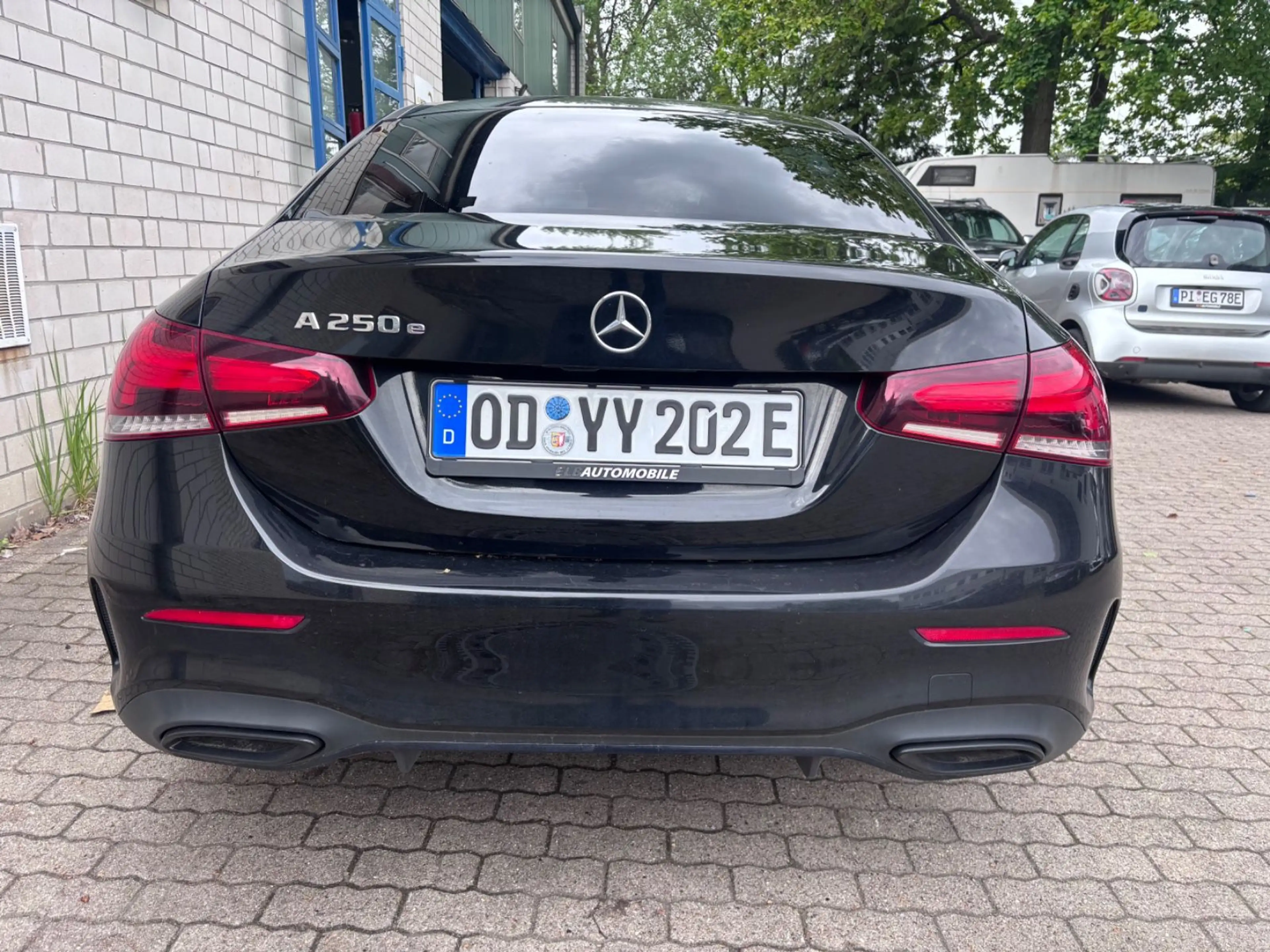 Mercedes-Benz A 250 e Lim AMG Edition Pano/RFK/DisT/Burmester — photo 9
