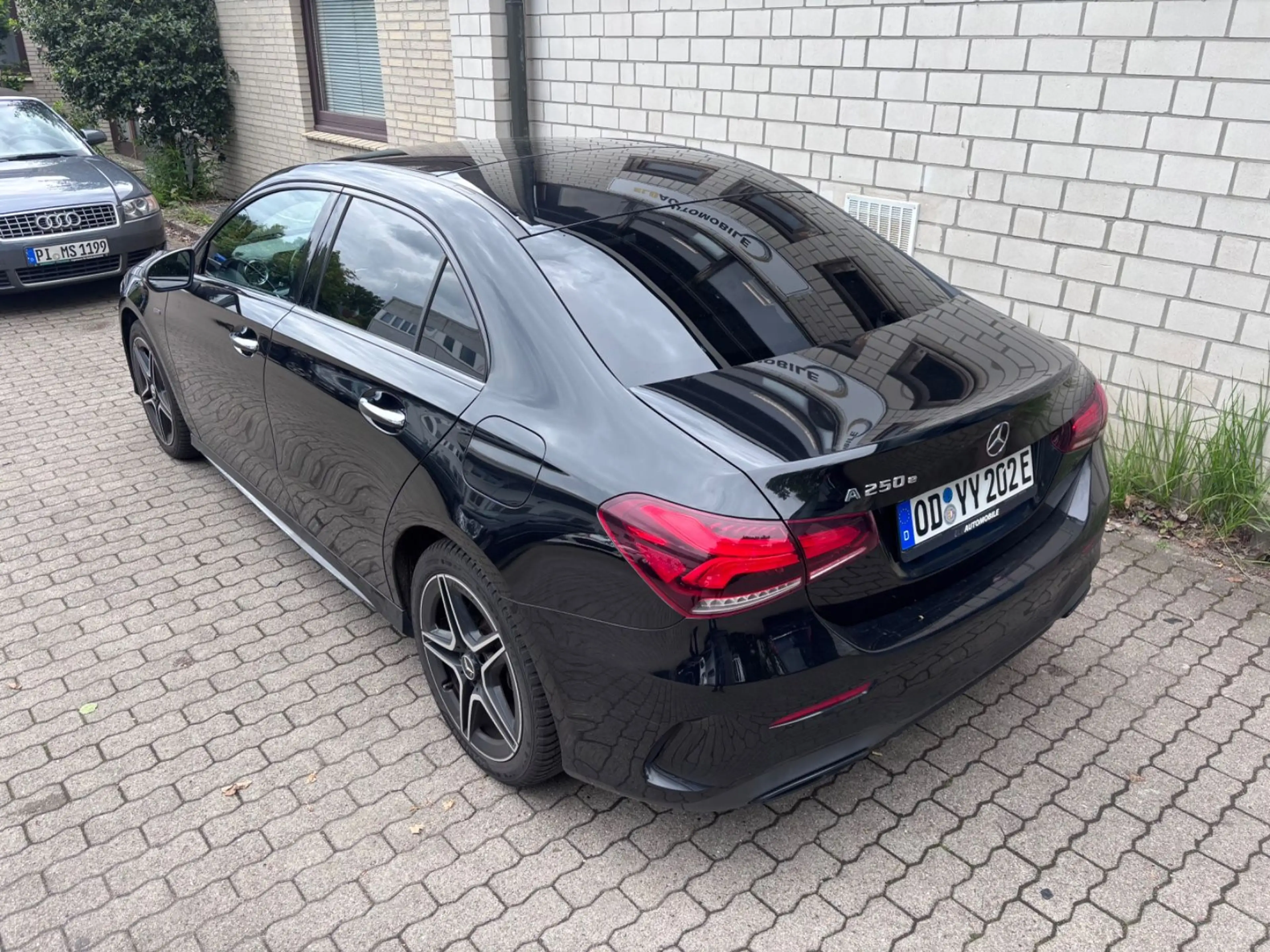 Mercedes-Benz A 250 e Lim AMG Edition Pano/RFK/DisT/Burmester — photo 22