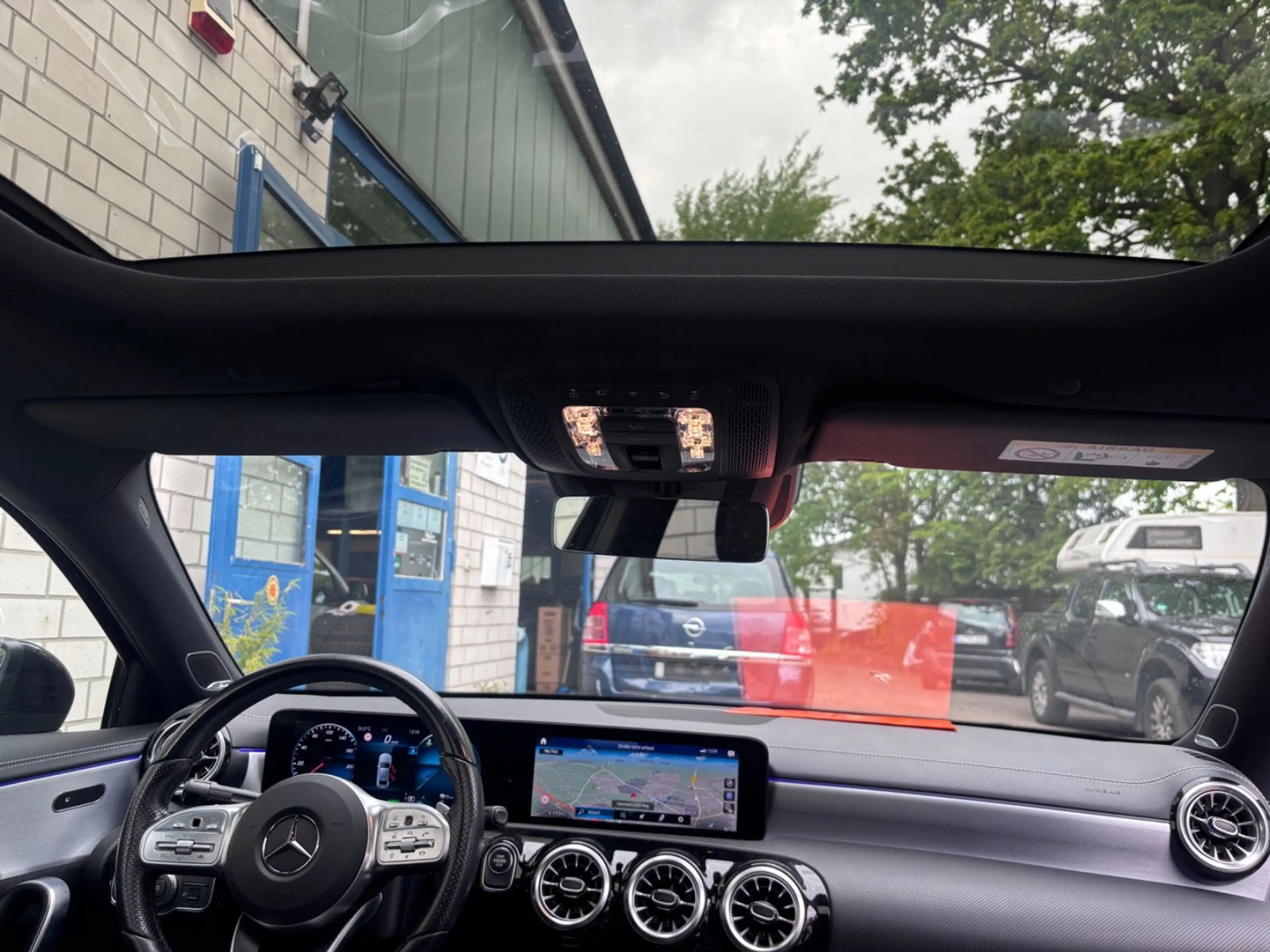 Mercedes-Benz A 250 e Lim AMG Edition Pano/RFK/DisT/Burmester — photo 17
