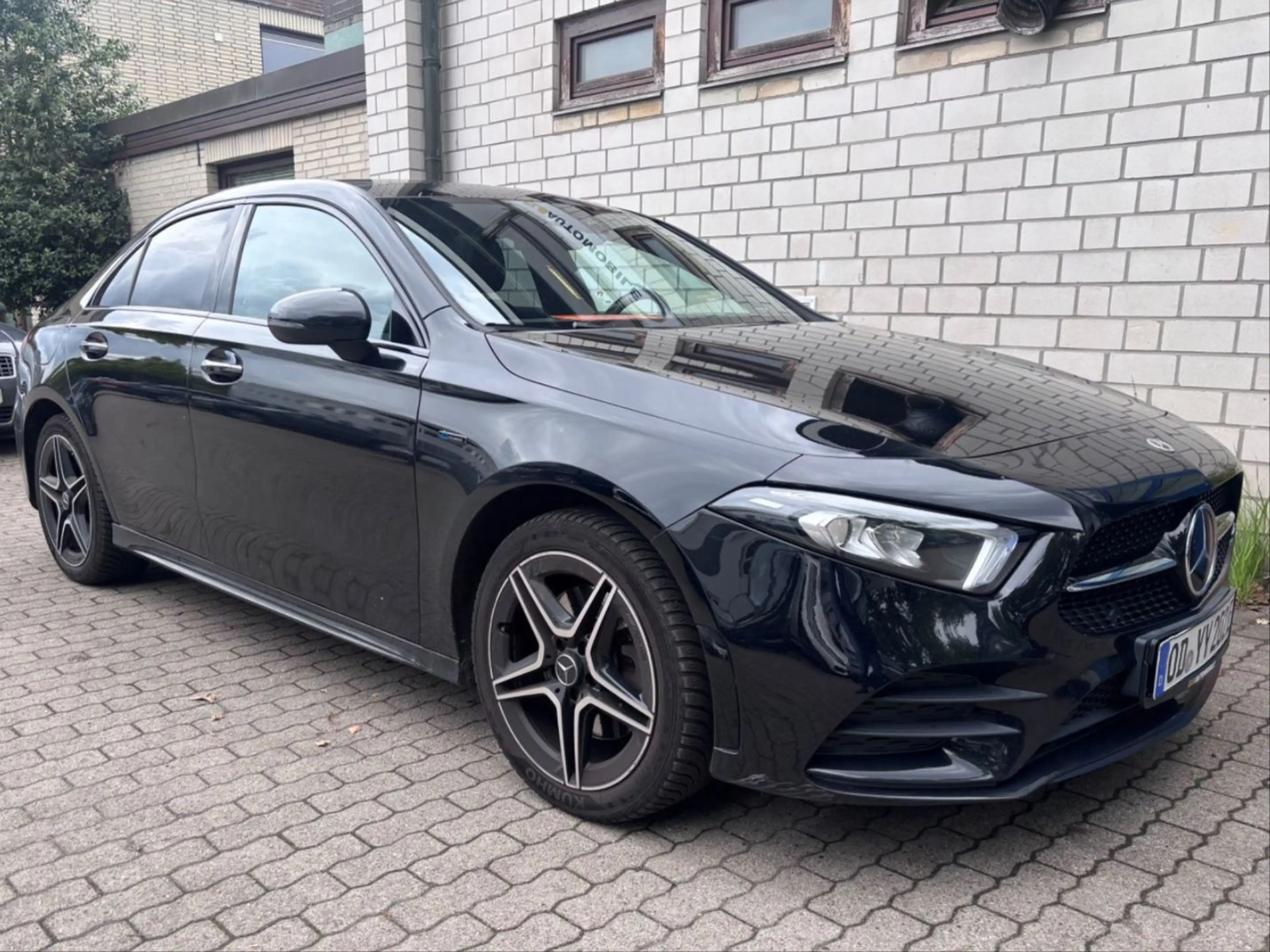 Mercedes-Benz A 250 e Lim AMG Edition Pano/RFK/DisT/Burmester