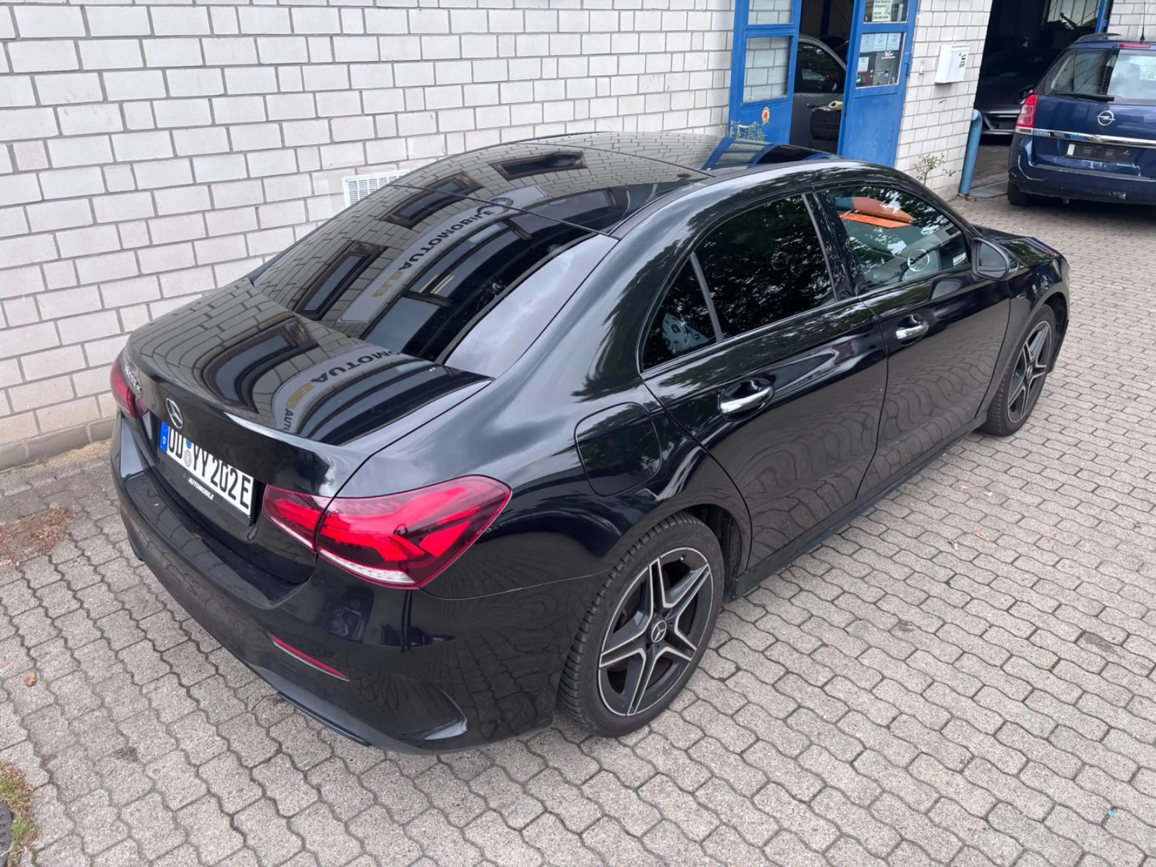 Mercedes-Benz A 250 e Lim AMG Edition Pano/RFK/DisT/Burmester — photo 21