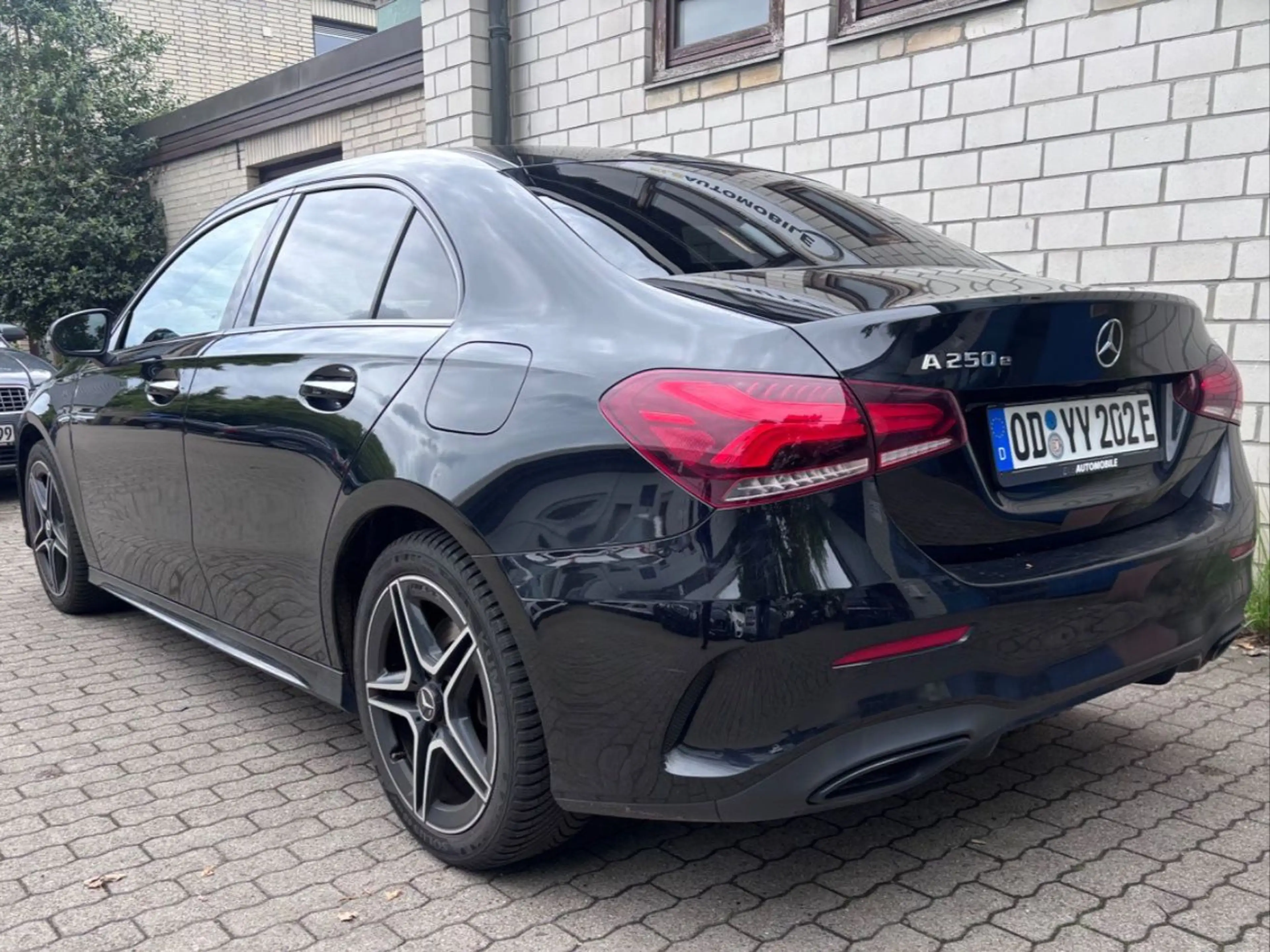 Mercedes-Benz A 250 e Lim AMG Edition Pano/RFK/DisT/Burmester — photo 4