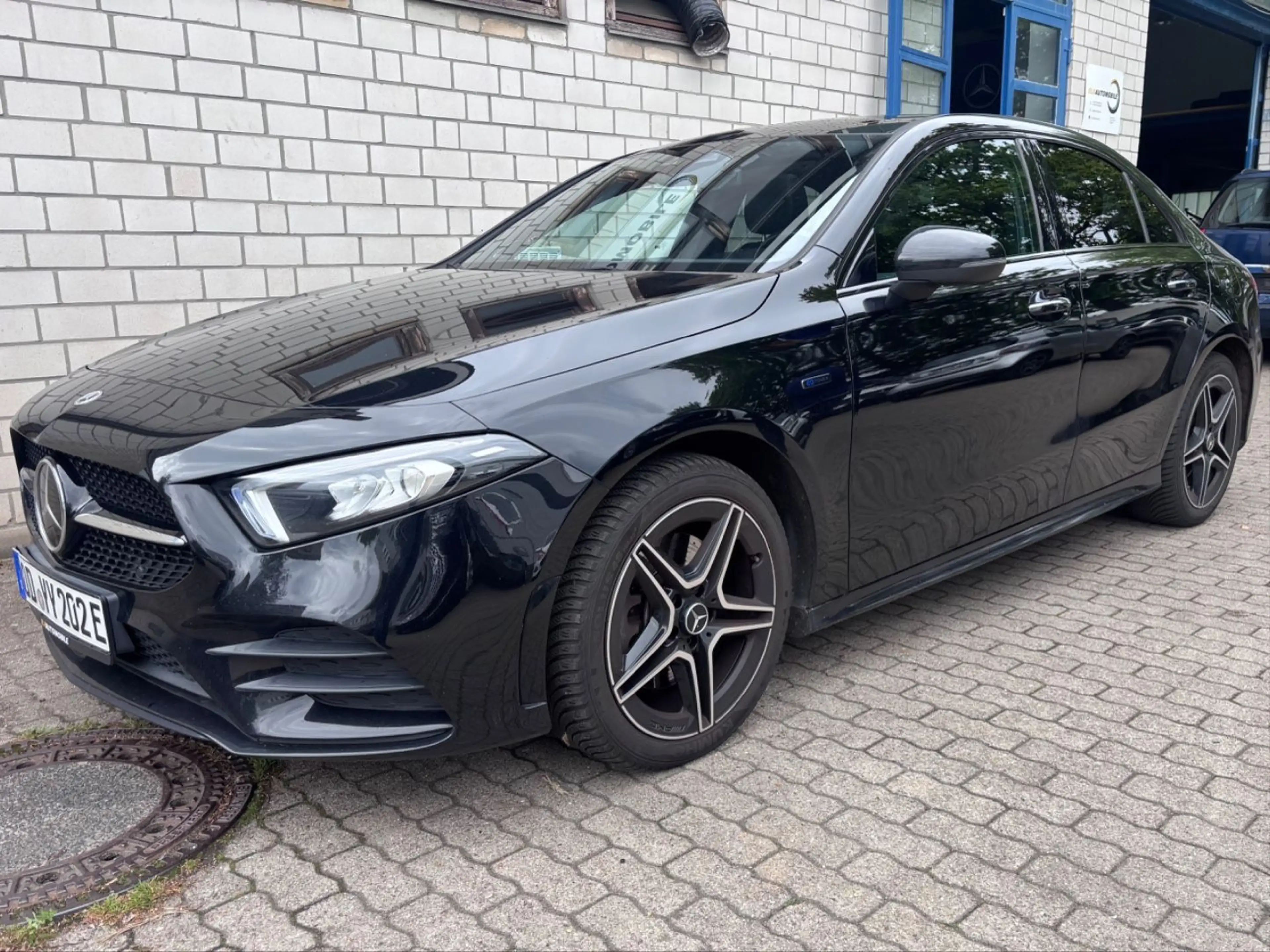 Mercedes-Benz A 250 e Lim AMG Edition Pano/RFK/DisT/Burmester — photo 2