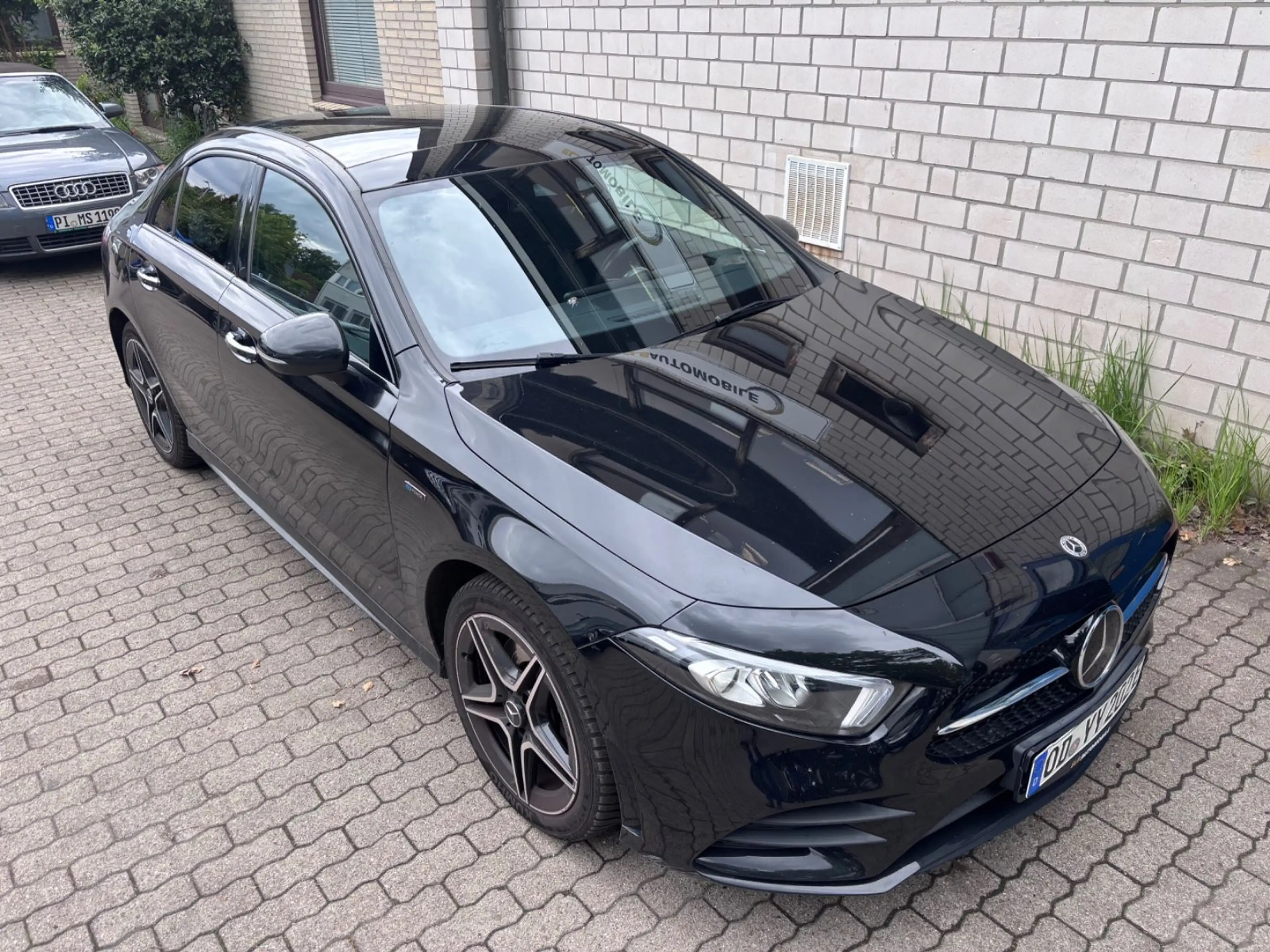 Mercedes-Benz A 250 e Lim AMG Edition Pano/RFK/DisT/Burmester — photo 19