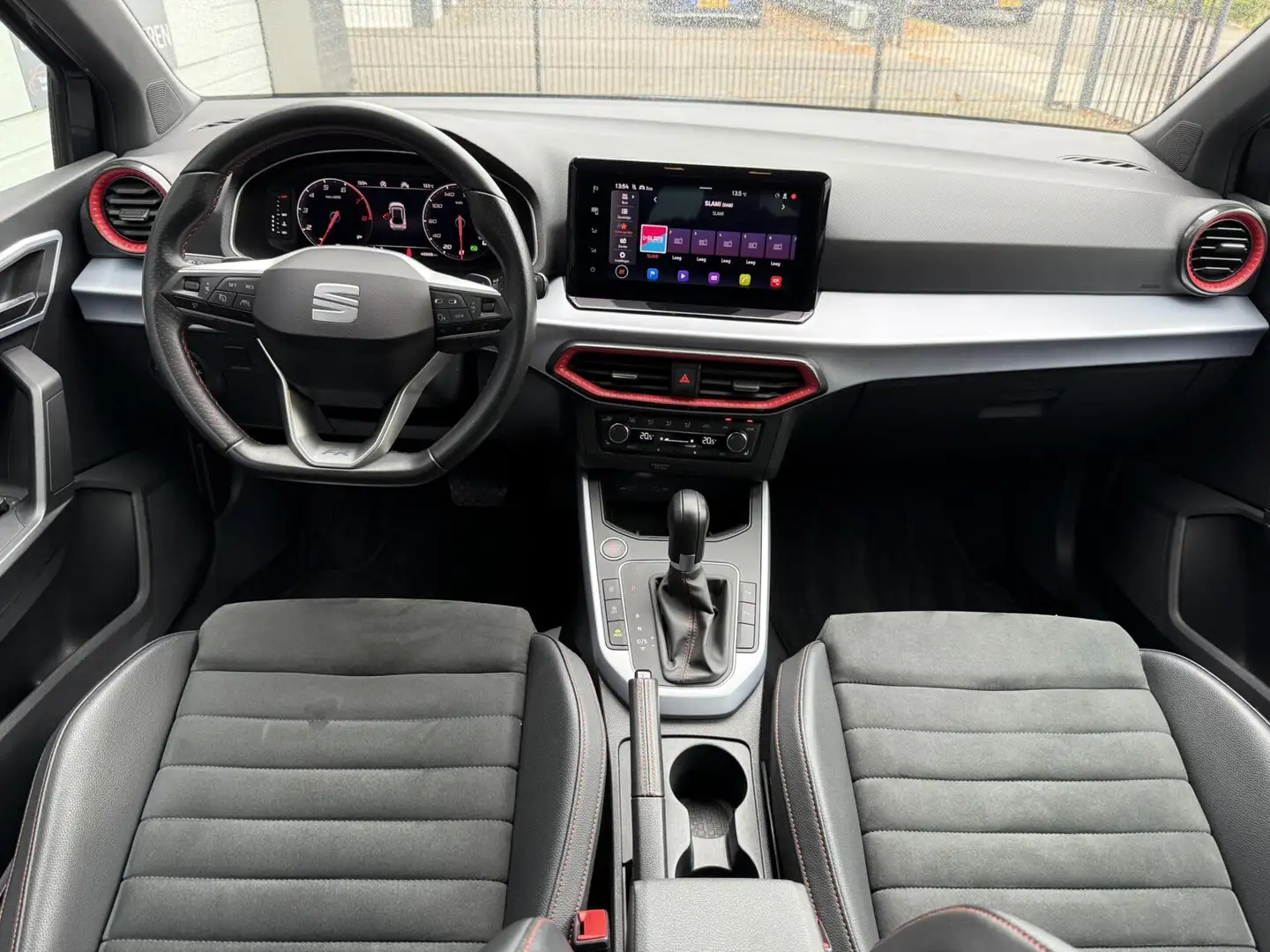 SEAT Arona 1.0 TSI FR Business Intense Grijs - 2