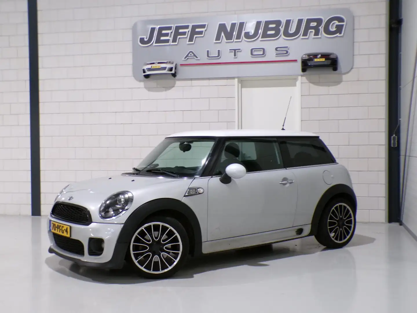 MINI John Cooper Works Mini 1.6 JCW Camden "Origineel NL!" Cooper Xenon H Wit - 2