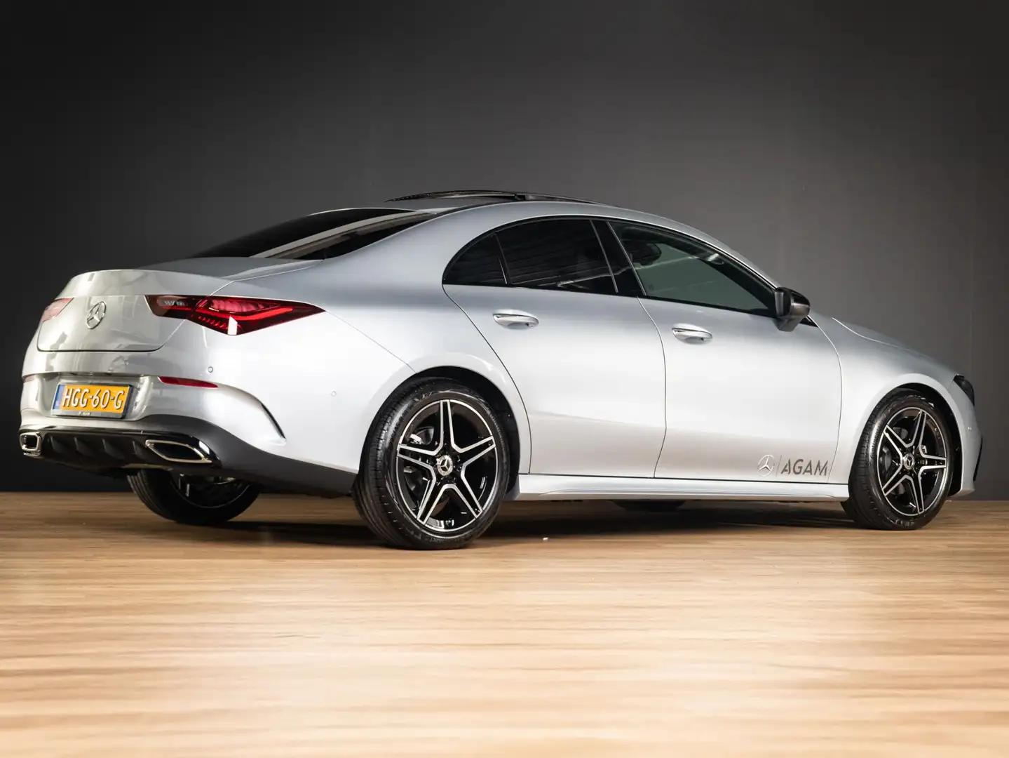 Mercedes-Benz CLA 180 Coupé Star Edition AMG Line Panorama dak Gris - 2