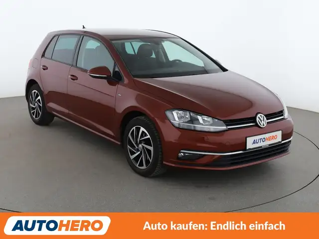 Volkswagen Golf view 8