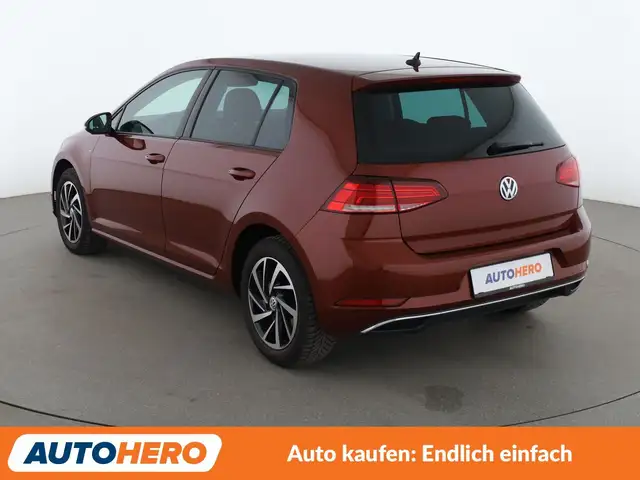 Volkswagen Golf view 4