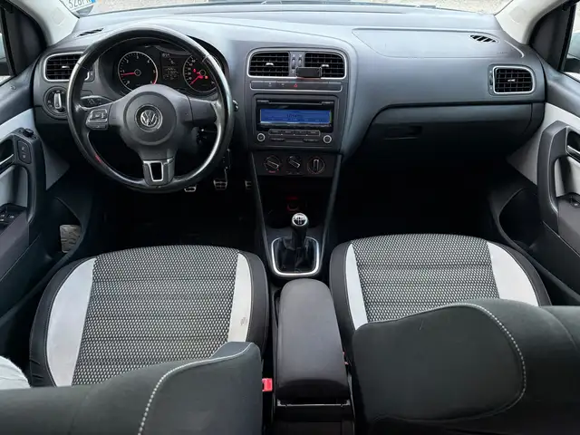 Volkswagen Polo view 11