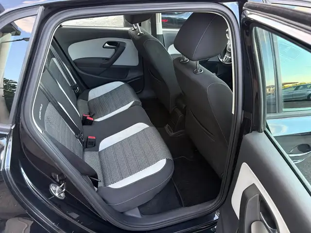 Volkswagen Polo view 10