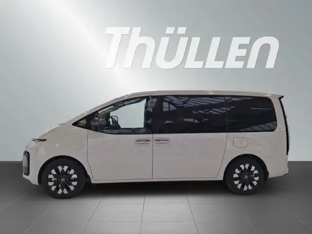 Hyundai Staria view 4