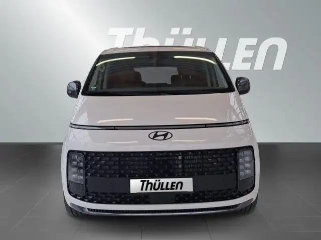 Hyundai Staria view 2