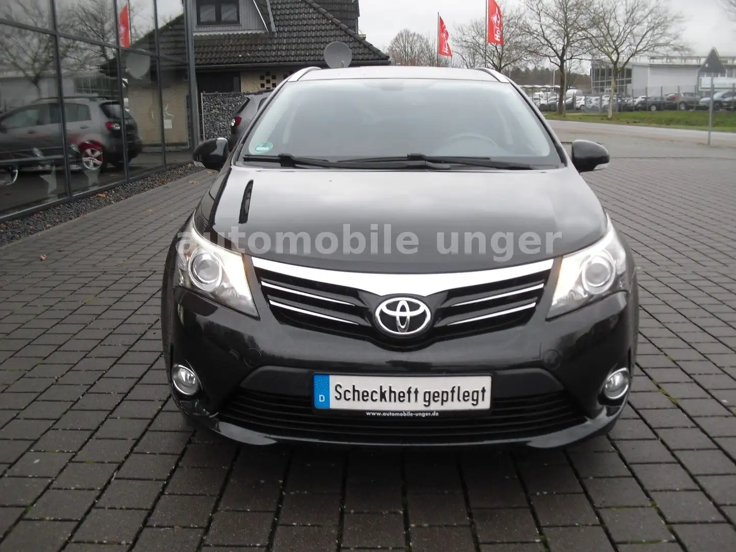 Toyota Avensis Kombi Edition 1.8 NAVI AHK Sitzhzg.RFK Schwarz - 2