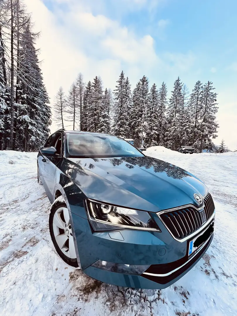 Skoda Superb Škoda Superb Kombi 2.0 TDI 4x4 Style 150 PS | Scha Grau - 2