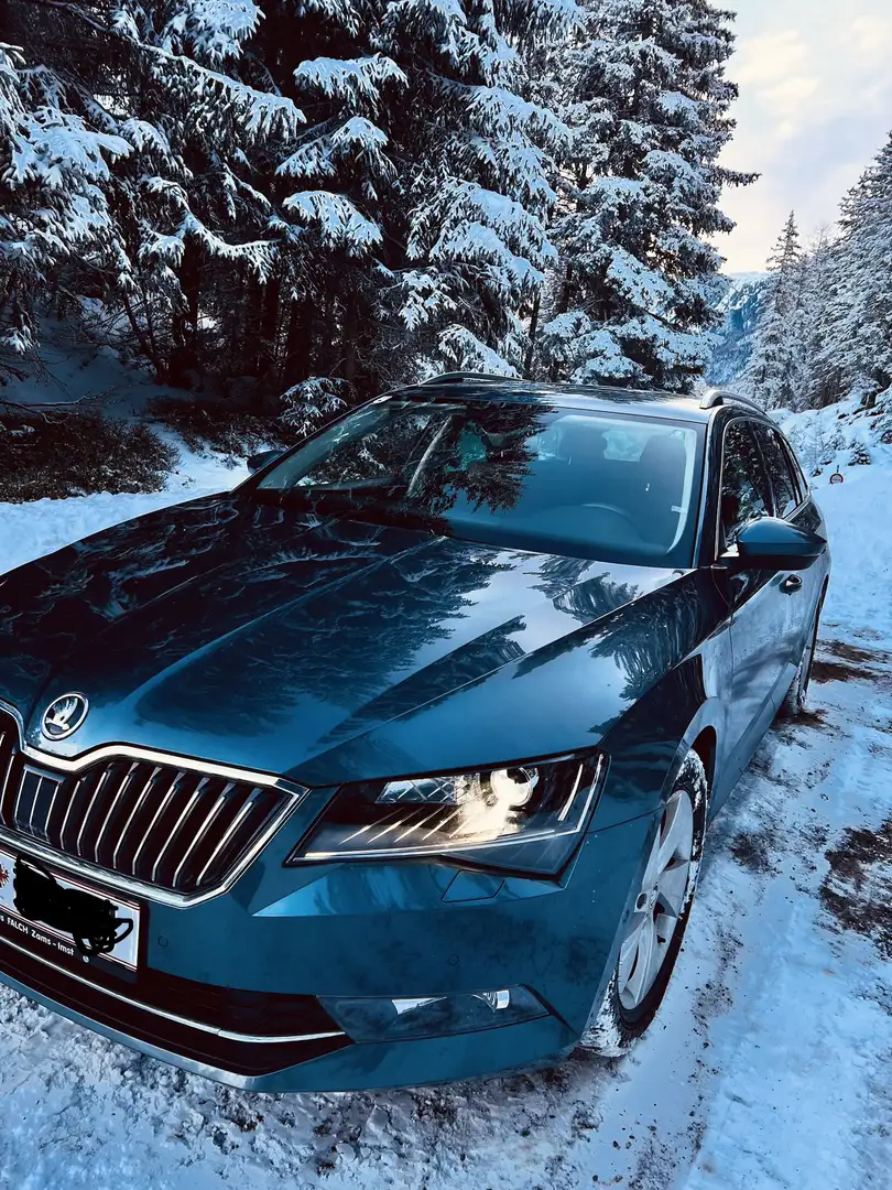 Skoda Superb Škoda Superb Kombi 2.0 TDI 4x4 Style 150 PS | Scha Grau - 1