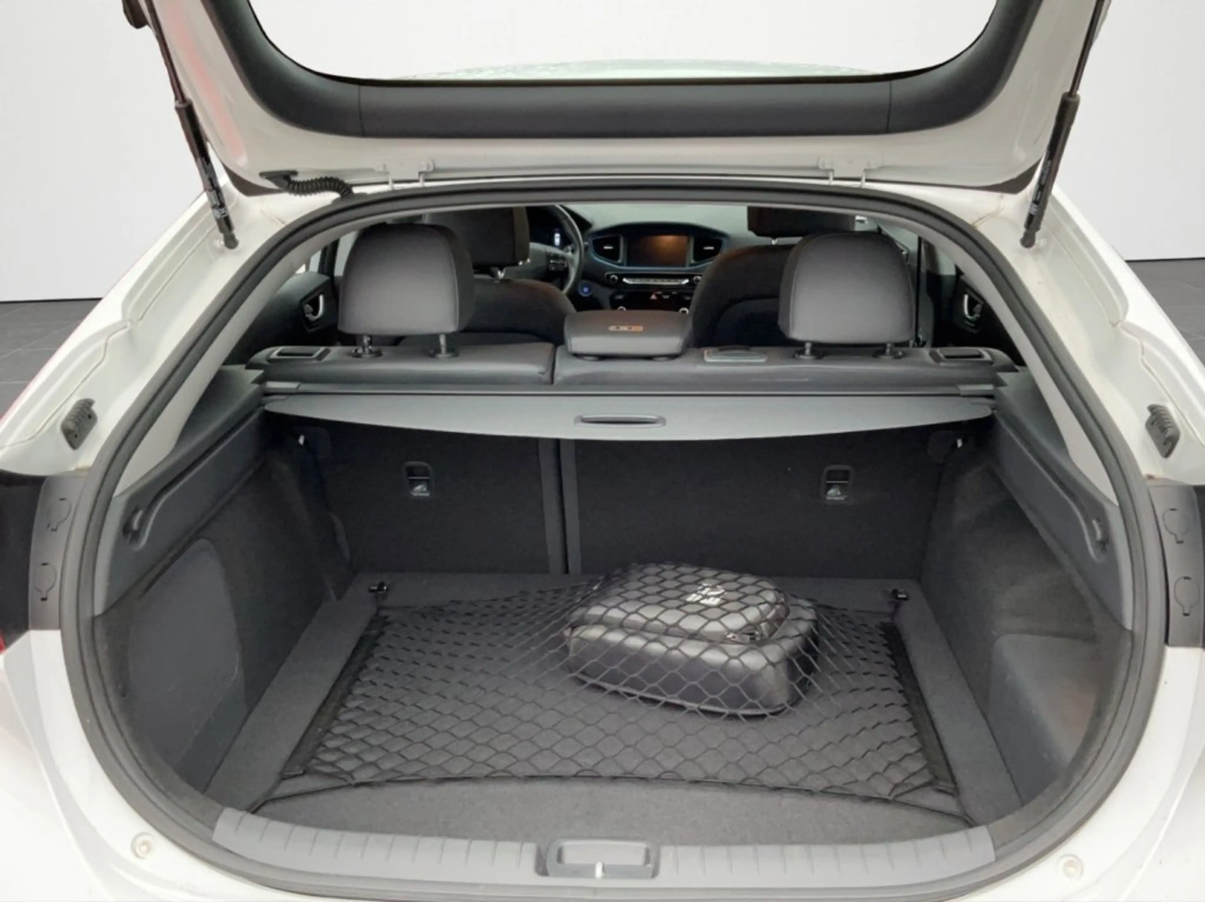 Hyundai IONIQ PHEV Level 5 — photo 10
