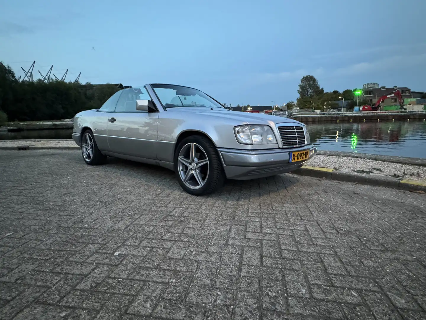 Mercedes-Benz E 200 Gri - 2