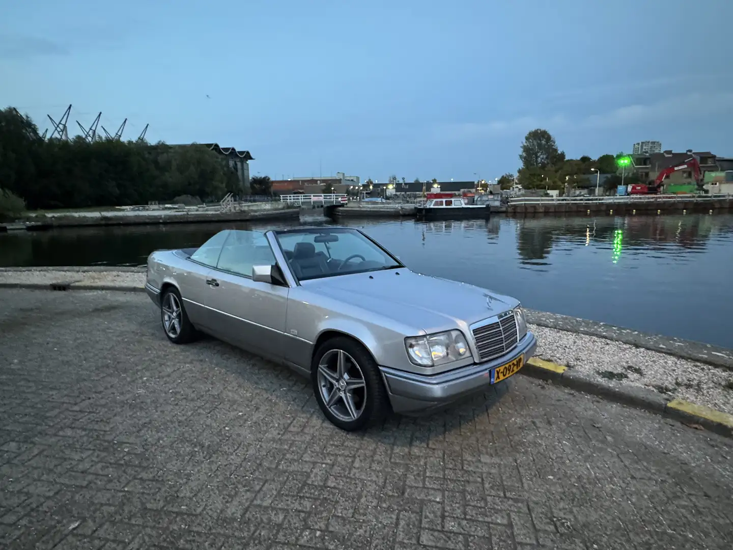 Mercedes-Benz E 200 Gri - 1