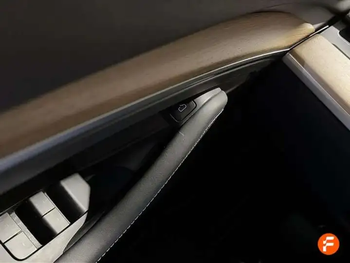 Tesla Model 3 2024, foto 17