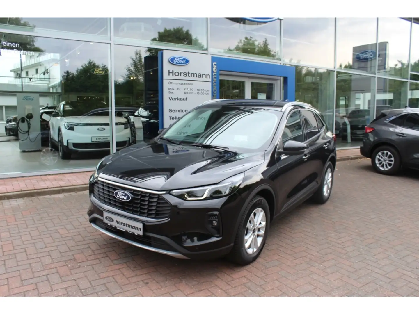 Ford Kuga TITANIUM AUTOMATIK, LED, BEH. WSS & SITZE, NAVI, P Schwarz - 2