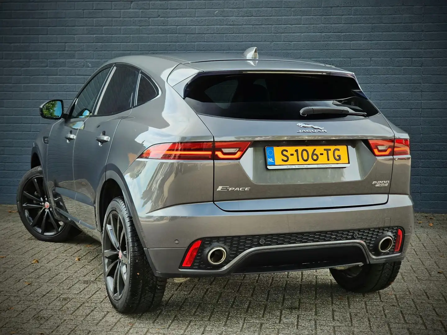 Jaguar E-Pace 2.0 P200 AWD R-DYNAMIC S / LED / LEDER / NAVI / CA Gris - 2