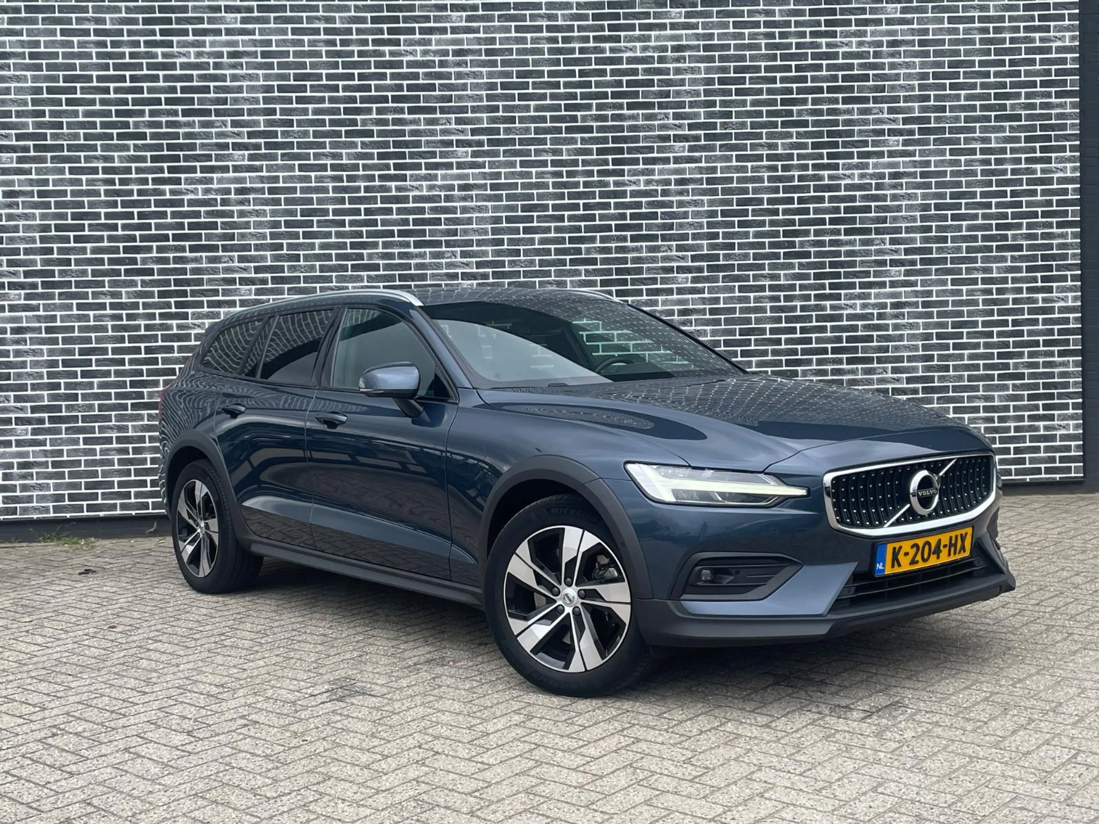 Volvo V60 Cross Country 2.0 B5 AWD Pro | Trekhaak | Panoramadak | Lederen — photo 4