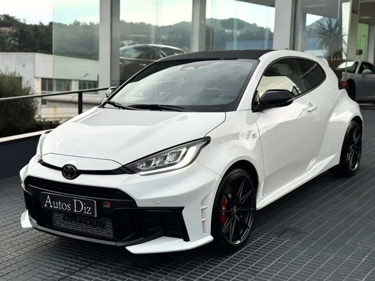 Toyota Yaris GR RZ Blanc - 2