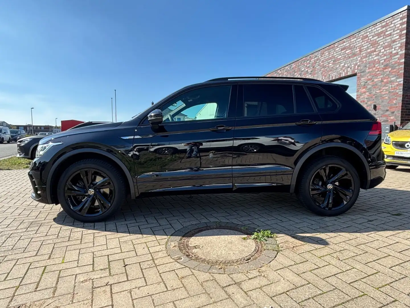 Volkswagen Tiguan R-Line 4Motion *MATRIX*LEDER*AHK* Schwarz - 2