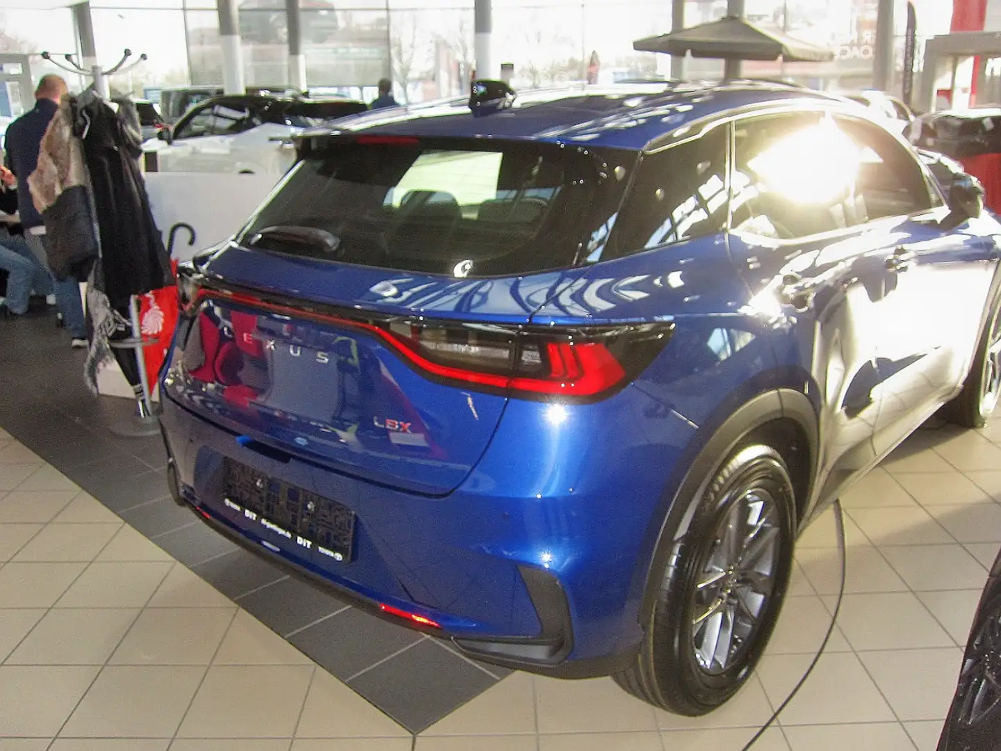 Lexus LBX 1.5 Hybrid Klimaautomatik, Kamera, BT, Blau - 2