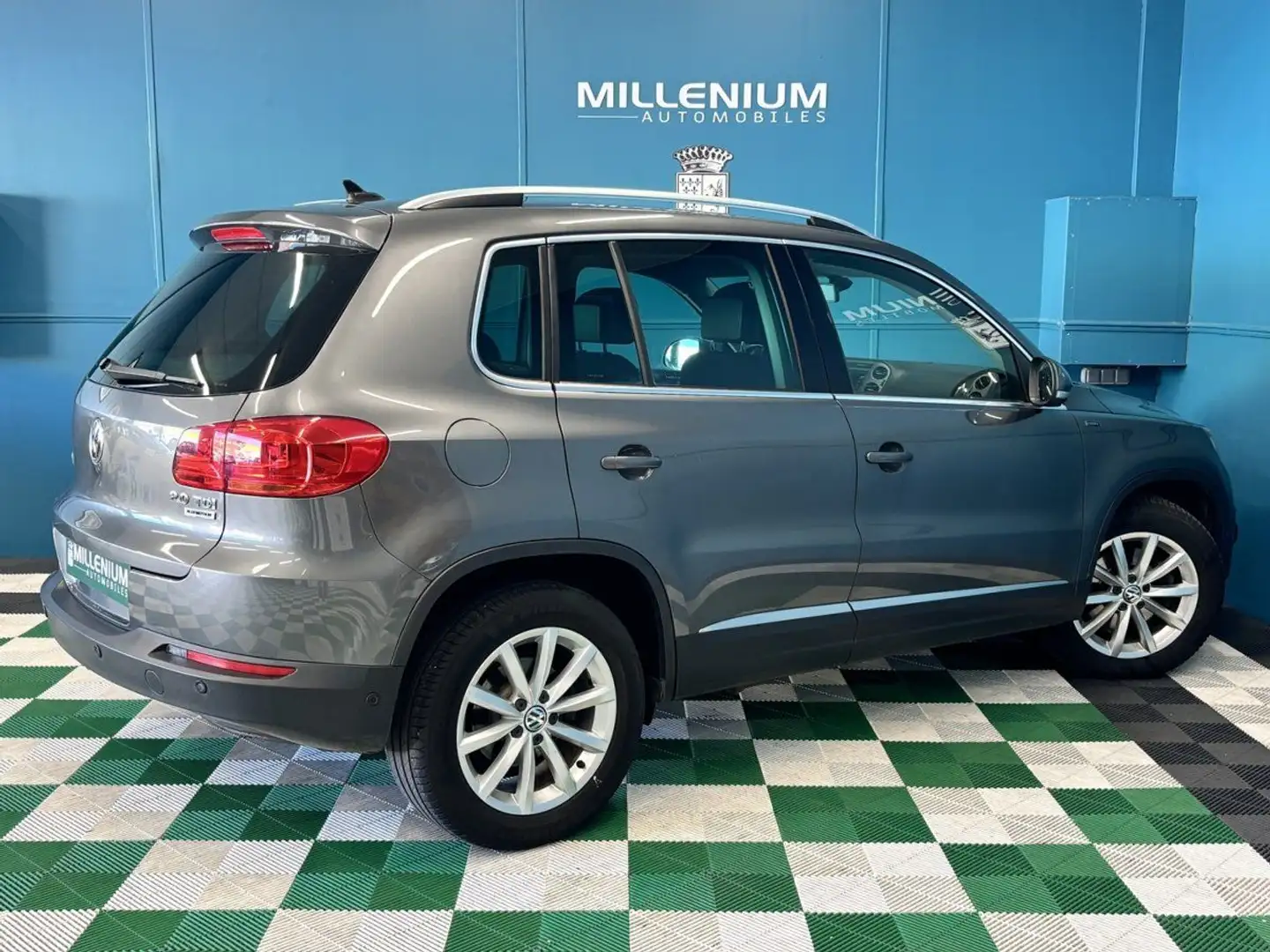 Volkswagen Tiguan 2.0 TDI 140CH BLUEMOTION LOUNGE Gris - 2