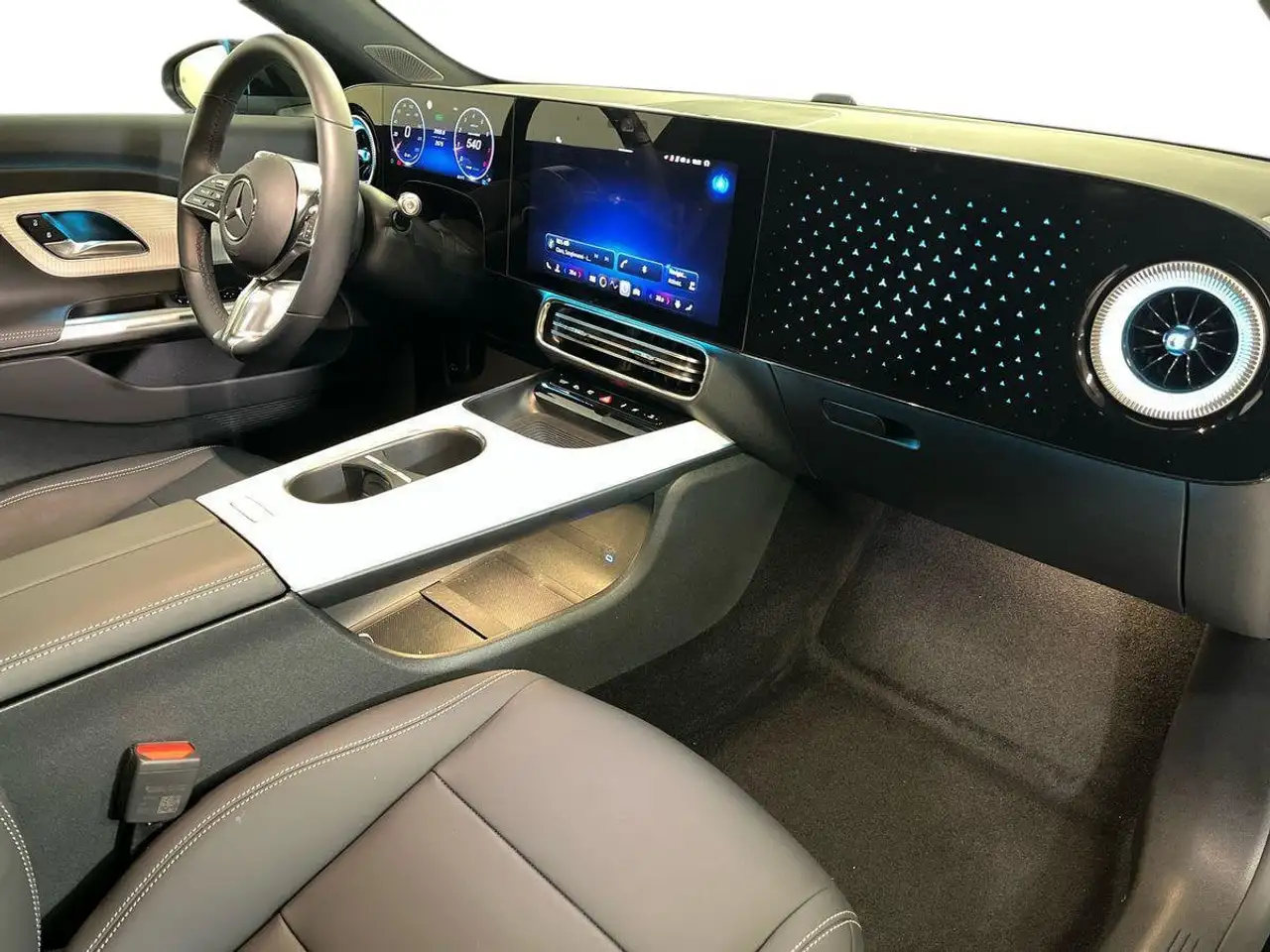 Mercedes-Benz CLA 2026 — фото 15