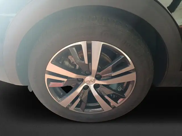 Peugeot 3008 view 9