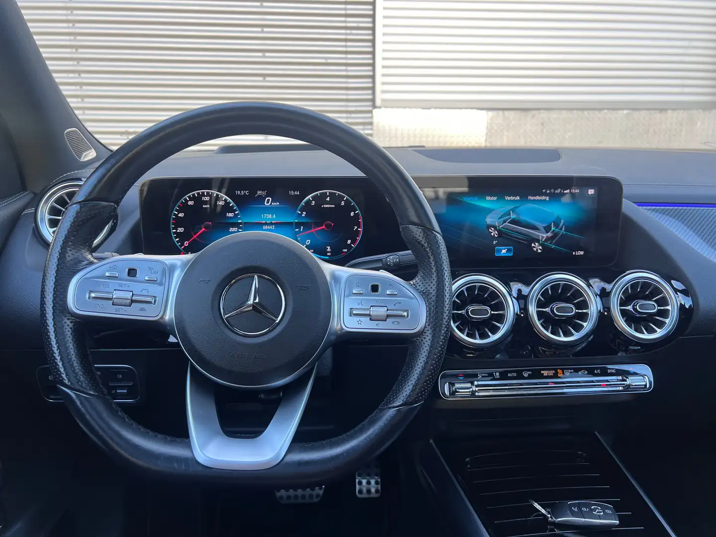 Mercedes-Benz GLA 250 Mercedes-Benz GLA-klasse 250 4MATIC AMG Line Zwart - 1