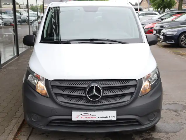 Mercedes-Benz Vito view 3