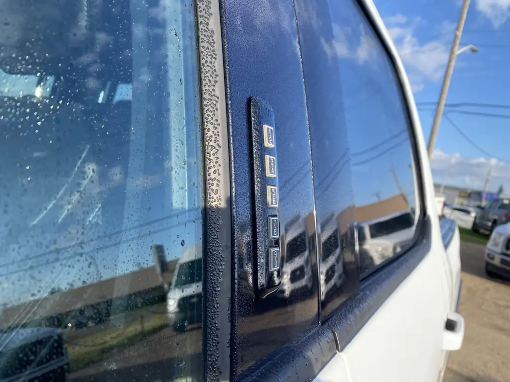 2019 Ford F-250 Super Duty Lariat Crew Cab 160 | 4X4 | Trailer Tow Pkg | Rear — photo 5