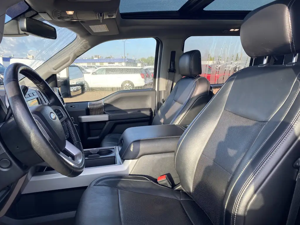 2019 Ford F-250 Super Duty Lariat Crew Cab 160 | 4X4 | Trailer Tow Pkg | Rear — photo 8