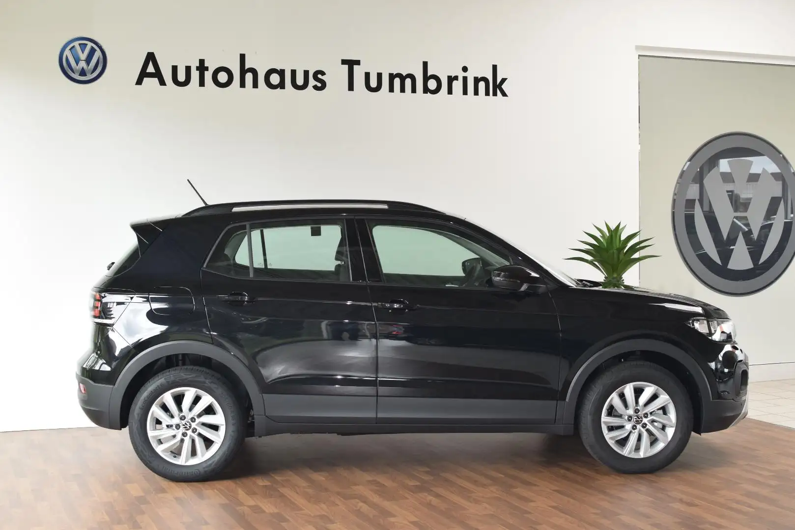 Volkswagen T-Cross Life TSI DSG Navi ACC Kamera SHZ Schwarz - 2