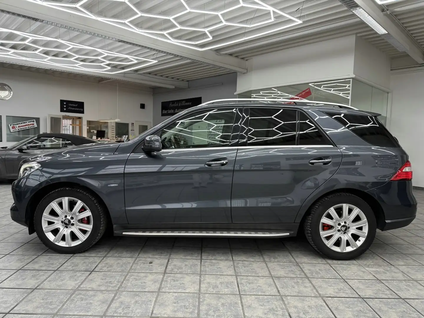 Mercedes-Benz ML 350 CDI Bluetec 4Matic, Comand, 7G, Leder Grau - 2