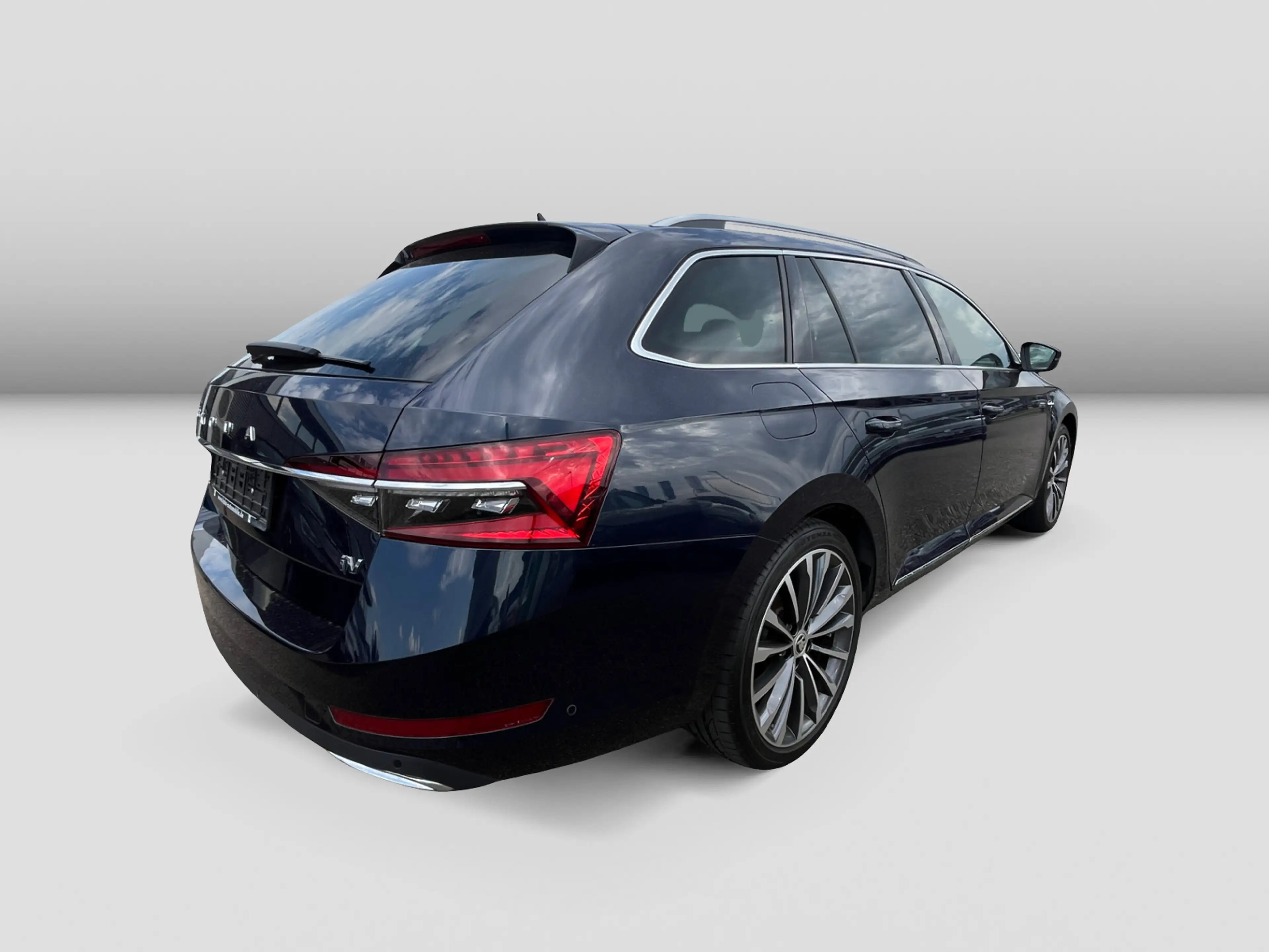 Skoda Superb Combi L&K 1.4TSI iV DSG StandHz LEDER DCC — photo 4