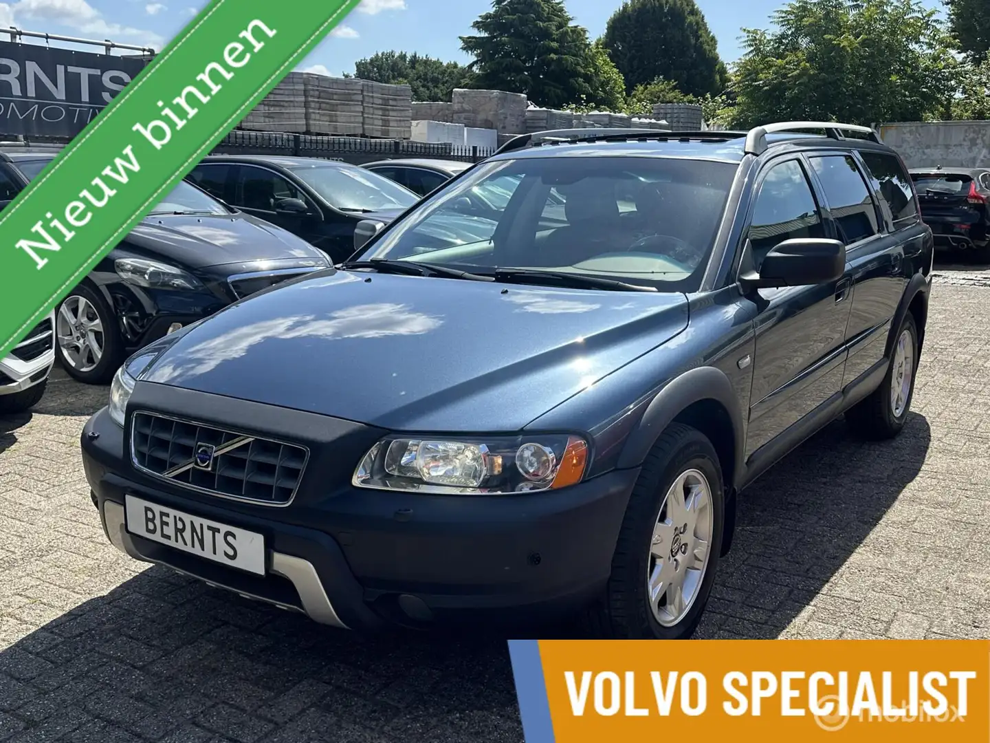 Volvo XC70 2.5 T Momentum|Leder|Trekhaak afneembaar|Stoelverw Blauw - 1