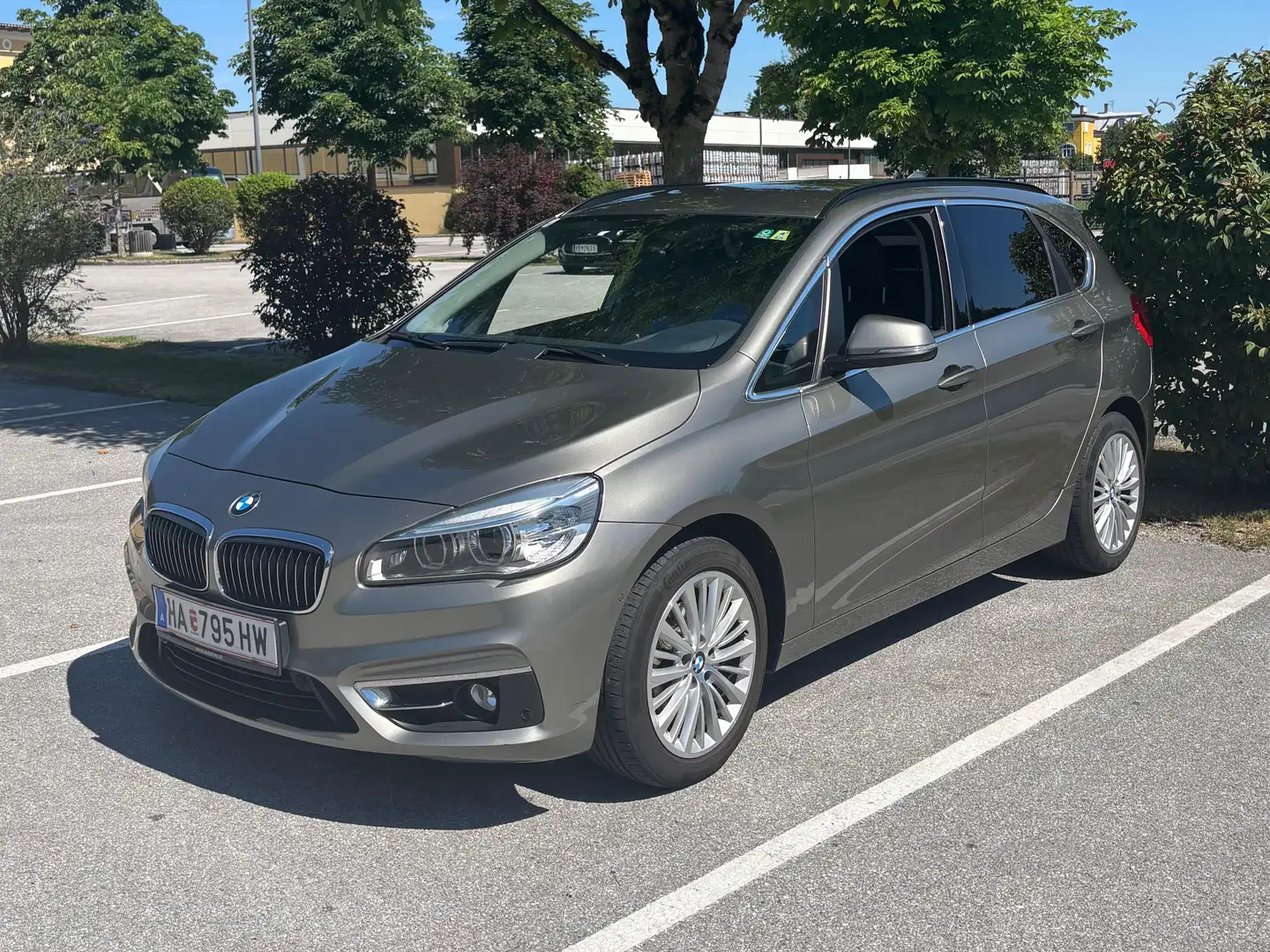 BMW 218 218d Active Tourer Luxury Line Aut. Luxury Line Silber - 2