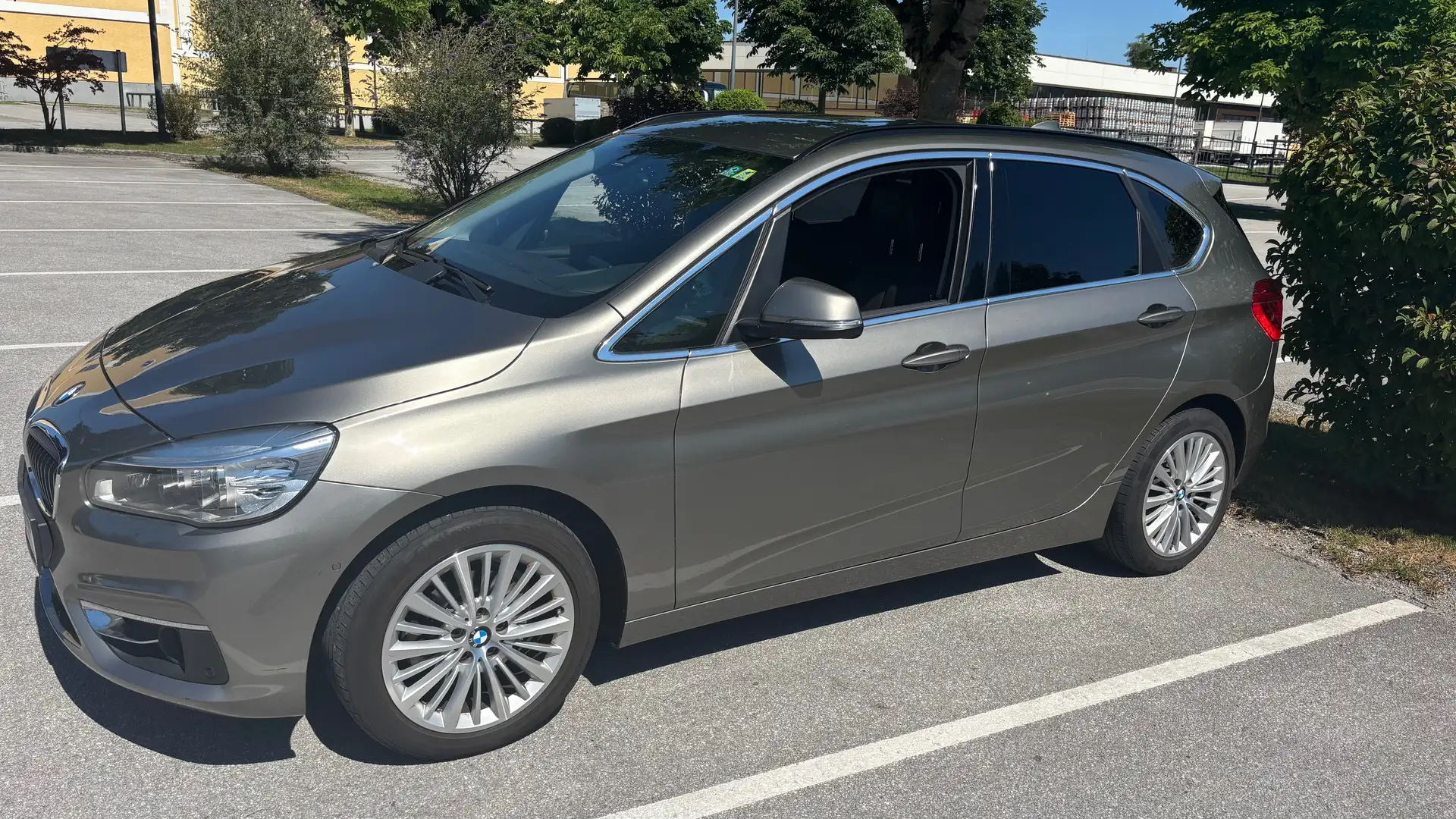 BMW 218 218d Active Tourer Luxury Line Aut. Luxury Line Silber - 1