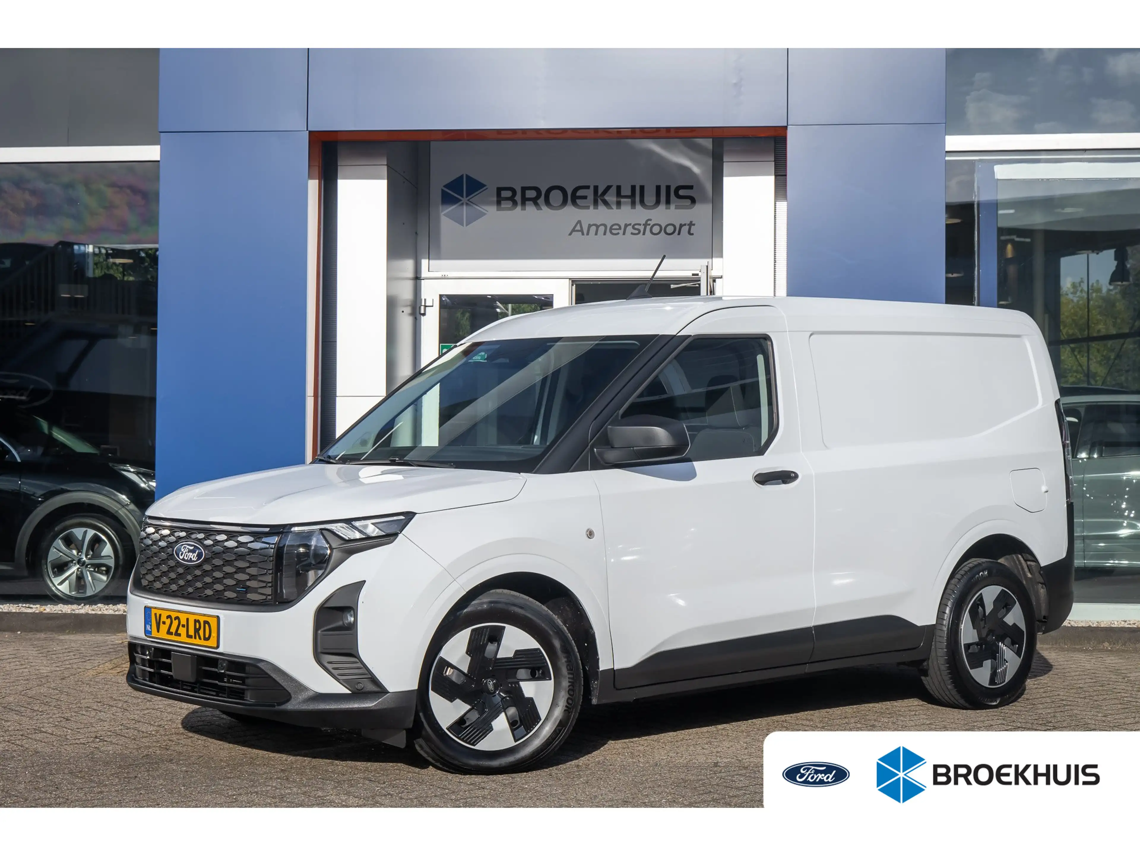 Ford E-Transit Cour. Trend 44 kWh | Trekhaak | Apple Carplay/Andr