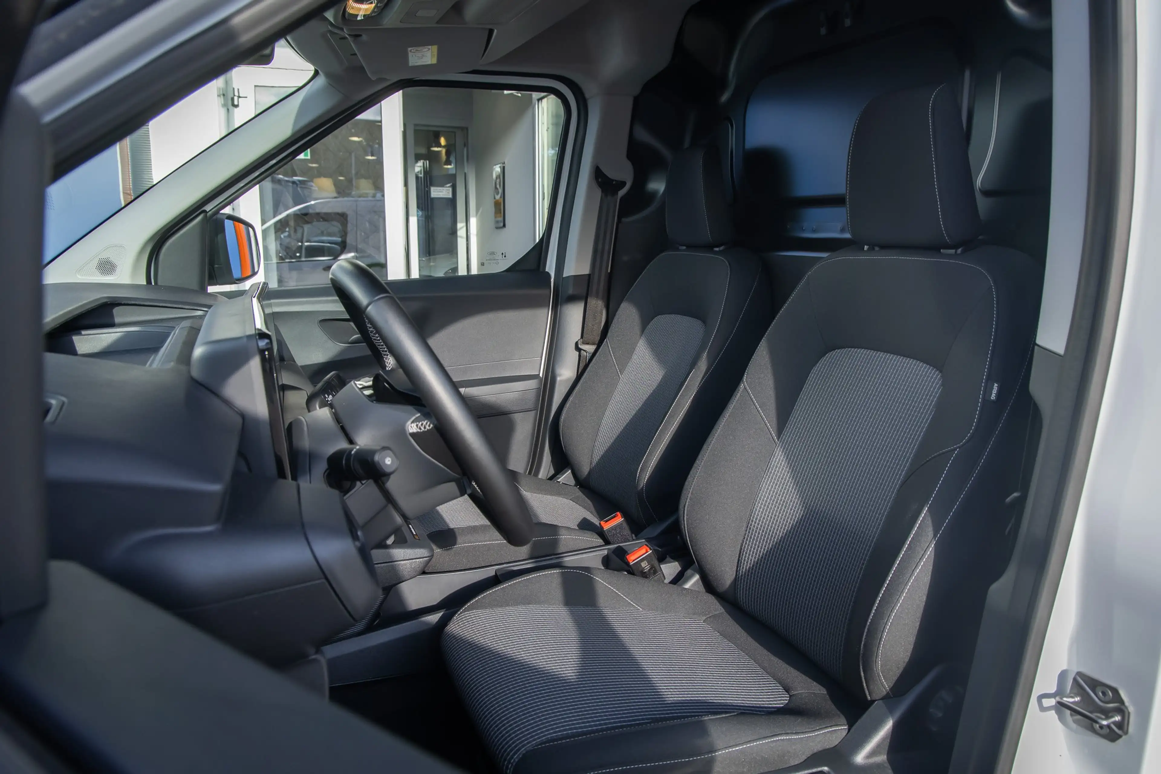 Ford E-Transit Cour. Trend 44 kWh | Trekhaak | Apple Carplay/Andr — photo 7