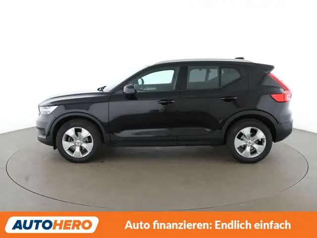 Volvo XC40 view 3