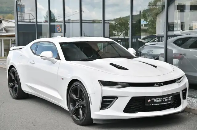 Chevrolet Camaro view 3
