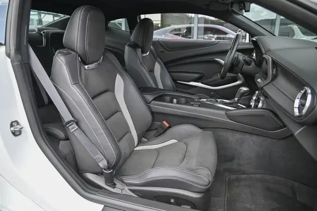 Chevrolet Camaro view 12