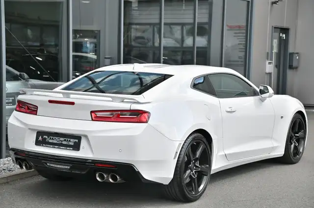 Chevrolet Camaro view 4