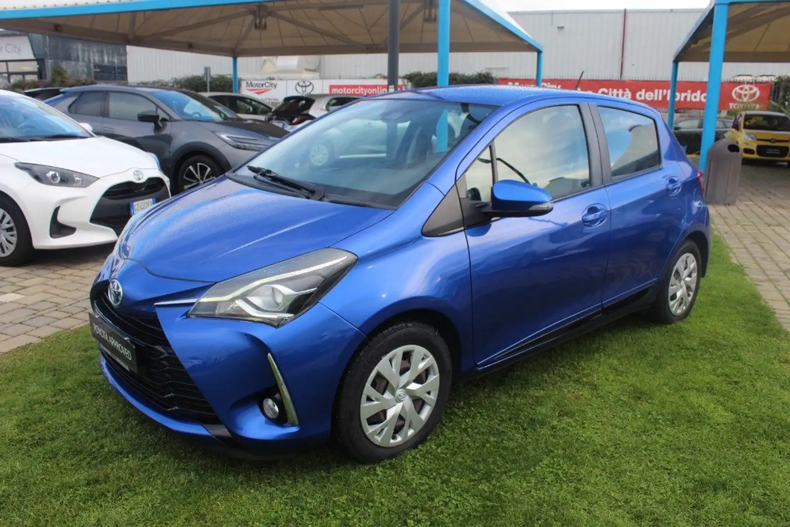 Toyota Yaris 1.5 Hybrid 5 porte Active Bleu - 1